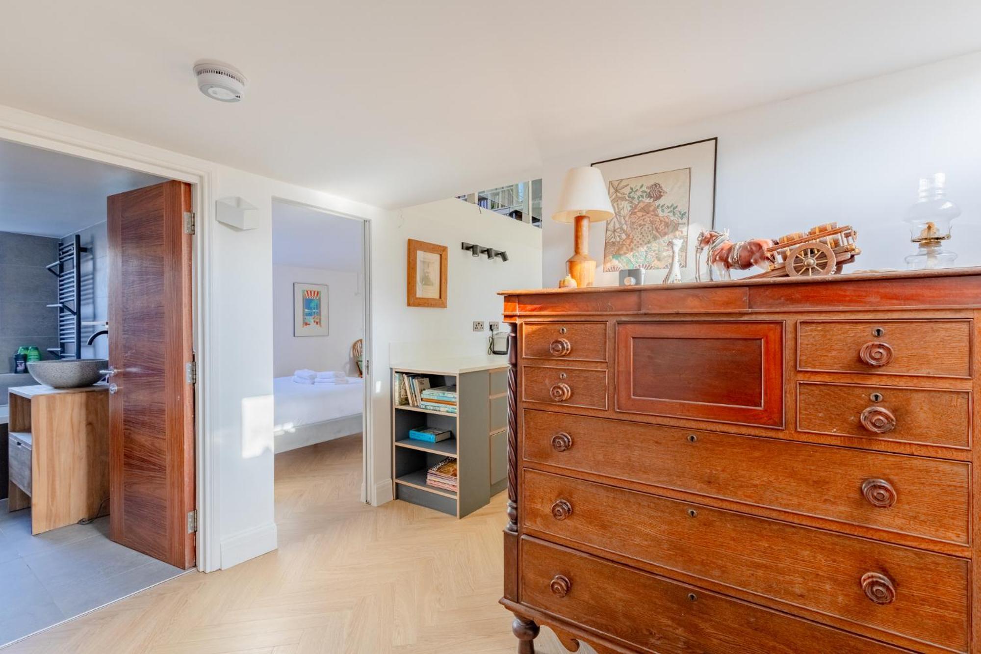 Vibrant 2bd Flat 8 Min Walk To Brixton Station Apartment London